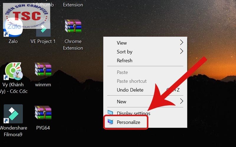 Nhấn chuột phải tại màn hình desktop > Chọn Personalize.